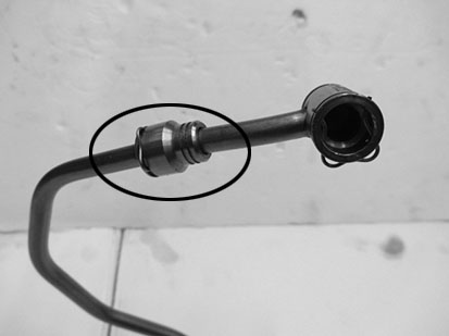 _Graphics/Web/TRSM0970_Lubricant Tube Installation 2.jpg